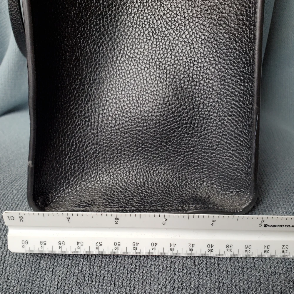 Marc Jacobs Black Leather Tote Sleek Design - Picture 2 of 16